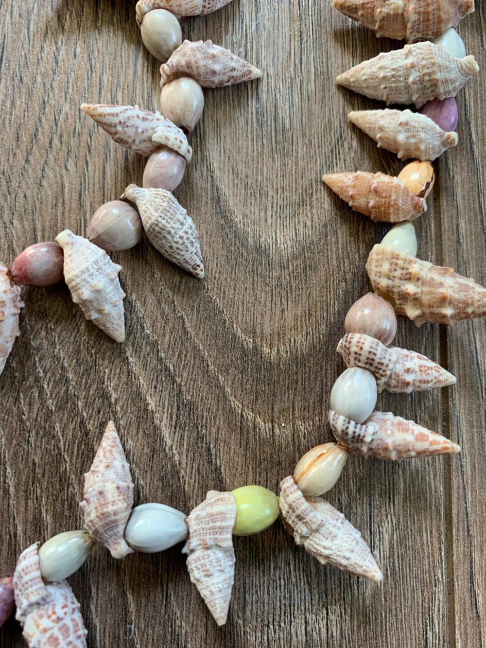 Vintage Hawaiian Shell Necklace - Picture 3 of 10